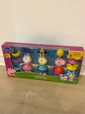 Nwt Peppa Pig - Peppa & Friends Dress Up Set